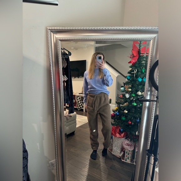 SKIMS Joggers - Picture 5 of 7